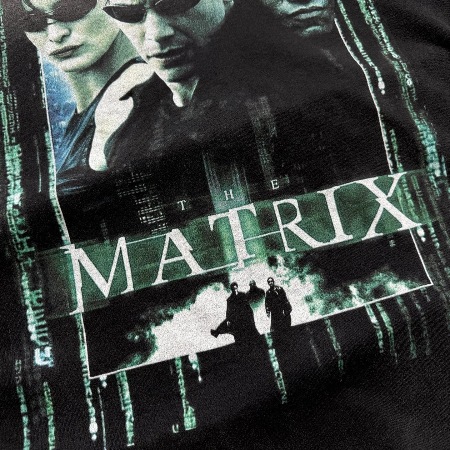 P138 # CTS-111 [Same as Lu Han] Saint "The Matrix" Limited Washed 260g heavy-weight pure cotton fabric White ink direct-injection printing Retro single-stitch sky-and-ground needle technology + heavy-duty spray water natural fading effect + hand-made destruction process Size: S M L  This world tells us that you are the One (Savior), and our only way out is to make our own way. Allow yourself to be that light and faith.    Customized 260g gram weight 100% cotton special washed fabric that is consistent with the original. With the blessing of imitation sun-drying, heavy sandblasting and fading + edge grinding + Assute fermentation and washing, the cotton feel on the surface of the fabric is well presented. Both the texture and feel are ceiling level. After the ready-made garments undergo a series of heavy washing and distressing processes, the retro and high-end sense of the entire garment is directly to the top. The garment making process of the entire garment adopts Saint The most common and complex single-needle sewing process (commonly known as single-thread heaven and earth stitch) among vintage vintage brands such as Michael